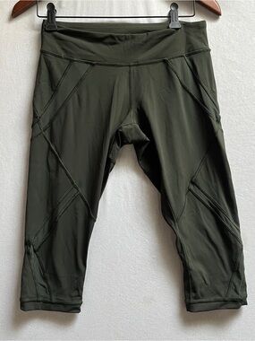 Lululemon Olive Green Performance Capri Leggings Womens Size 6